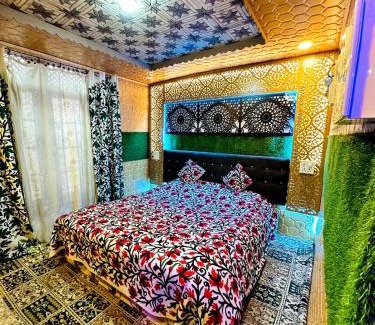 Dal Lake Boat Rental | new Golden Lake Houseboats