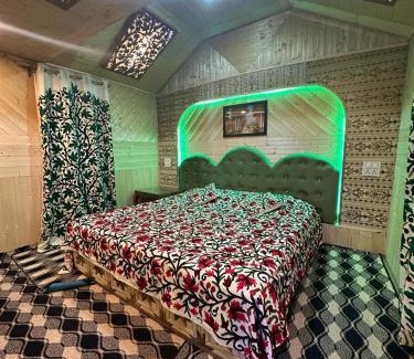 Dal Lake Boat Rental | new Golden Lake Houseboats
