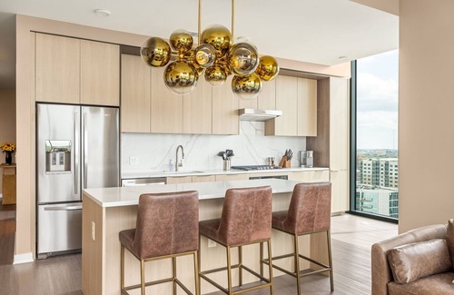 Midtown Apartment | *New* Goldfinger by Atlanta Luxury Rentals