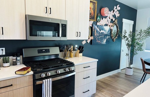 Cedar City House | NEW Harry Potter Themed/Cozy Mountain Views! Hiking, Biking, Close to Downtown