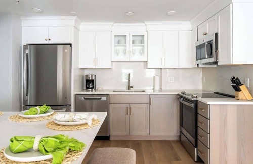 Newport Apartment | NEW! Heart of downtown 2bed 2bath