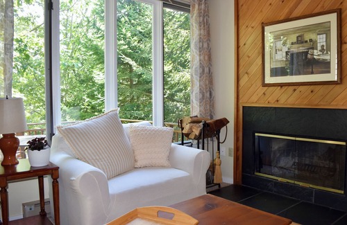 Nellysford House | NEW Hiker's Hideaway 2BD/3BR Townhome Wintergreen Resort, VA