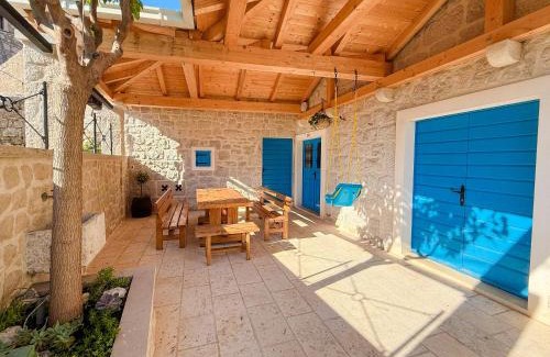 Blato House | NEW! Holiday Home Retro Stone House