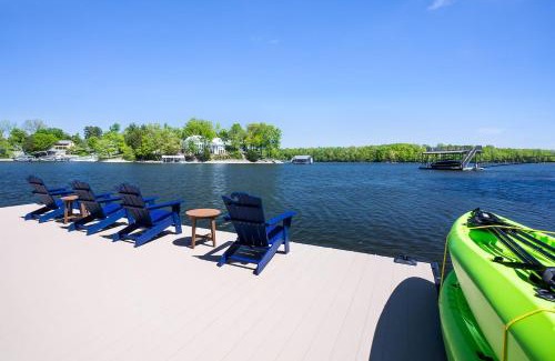Winchester House | New Home, Dock, Home Theatre Projector, Hot Tub, Fire Pit, Kayaks