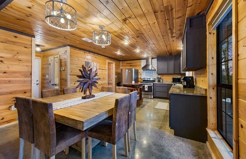 Ringold Cabin | New hot tub, beautiful views, secluded and quiet