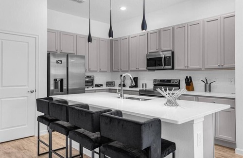 Florida Central Atlantic Coast House | New house on International Dr. Private Theater/Heated Pool. EV Charger. Sauna.