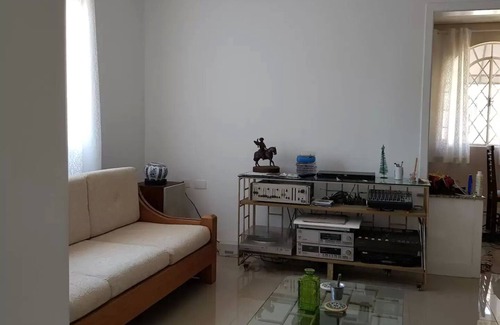 Parolin House | New house with several car parking