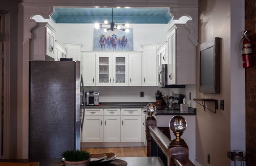 Elizabethtown Condo | *New* Kentucky Industrial Bourbon Downtown Loft!