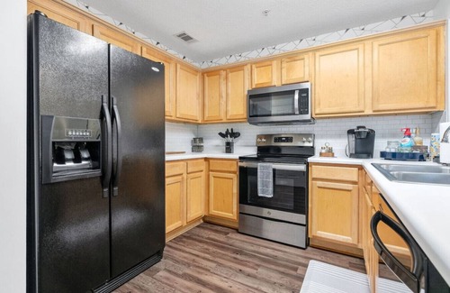 Auburn Apartment | New King Bedroom inside a 4 BR Condo 2 Mins to Downtown & Stadium