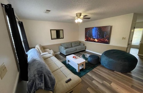 Commerce Apartment | NEW King Beds, 86 inch RokuTV, and Massage at the Comfort Haven
