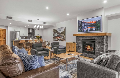 Canmore Condo | New Large & Fabulous -1500sqft,Hot Tub, BBQ