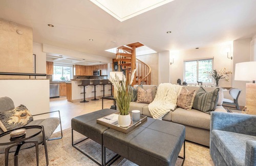 Aspen Condo | New Listing! Aspen Core 5BR Townhouse!