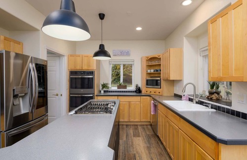 Dunes City House | New Listing! Beautiful well appointed Woahink lake area home w/gas grill and fire pit