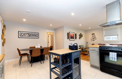 Woodbine House | NEW LISTING! Casa Azul: King Beds, Close 2 Broadway HOT Tub with Private Yard