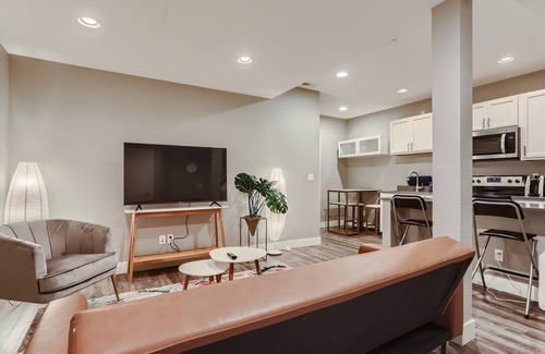 Stapleton House | New Listing! Central Park neighborhood - Vibrant Food Scene and Green Space