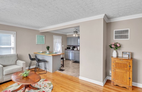 Jeffersonville - Clarksville House | NEW LISTING! Colonial Village Retreat 2BR