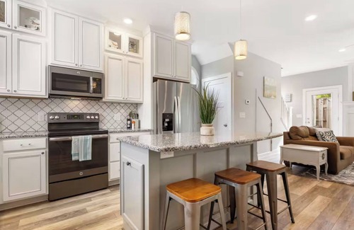 Miami Park House | New Listing! Family-Friendly Beach Getaway with Hot Tub + Fire Pit