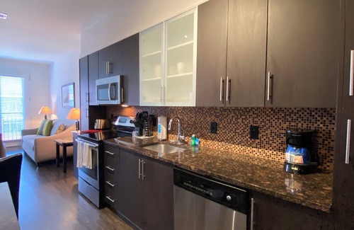 Arlington Apartment | NEW Listing in Arlington, VA close to metro and one FREE parking included