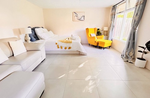 Burwood East House | New listing: Near deakin, tram station and Kmart cozy brand new studio