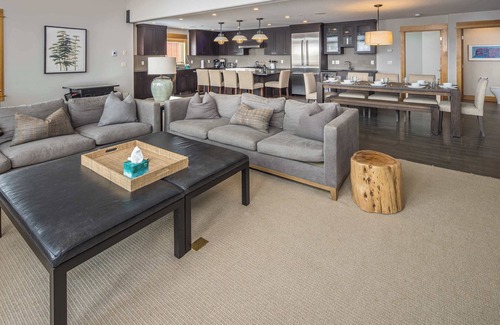 Big Sky Ski Chalet | *New Listing* Stunning Ski-In/Ski-Out Mountain Chalet