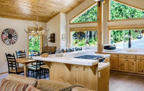 Talmont House | New Listing! Woodland Heights at Tahoe Park- Pet Friendly - Private Beach
