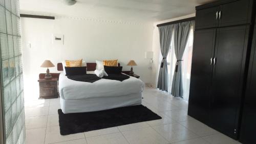 Universitas House | NEW LODGE - Universitas