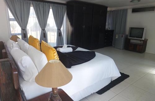 Universitas House | NEW LODGE - Universitas