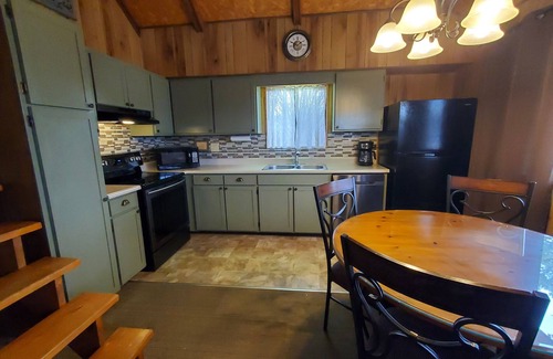Ridgedale Cottage | New Low Rates for Walk-to-the-Lake Cottage w/Dock. Close to it All!