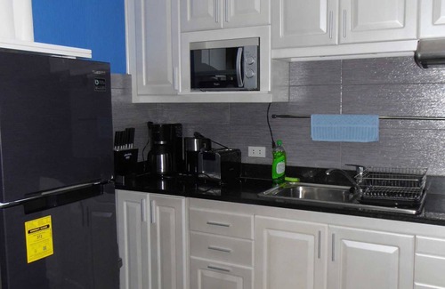 Lapu-Lapu Condo | New Lux. 2 BR Condo - 2 Pools, Gym, woow seaviews, Beach, Tours behind Newtown