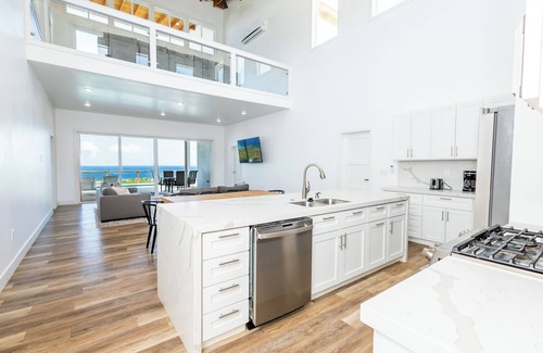 Roatan Villa | NEW! Lux Remote Escape w/Concierge, Pool, Hot Tub, Views, Beach & Water Sports