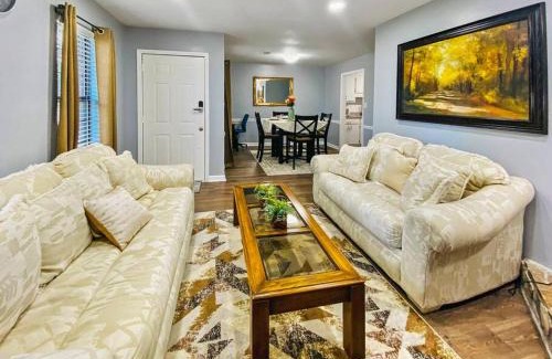 Evans House | NEW! Luxe Cottage with Big Backyard 10 Mi to Augusta