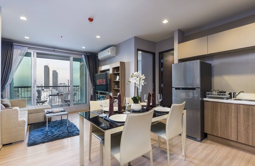 Yan Nawa House | NEW * Luxurious 2BrPenthouse 33th floor-Netflix-on the BTS with river view balcony