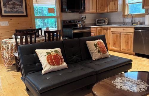 Windsor House | New Luxury Forest Lake House - Privacy & Nature