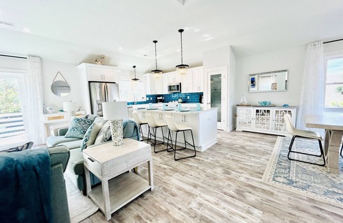 Monteray Shores House | *New* Luxury,Heated Pool,HotTub,GameRoom,Elevator