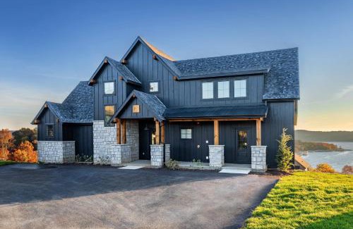 Kimberling City House | NEW! Luxury Lakefront Lodge 1- FREE Pool/Hot Tub, Pickleball, Mini Golf and More!