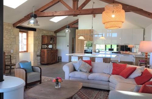 Montcabrier House | New luxury renovation of an ancient stone barn in a medieval bastide village