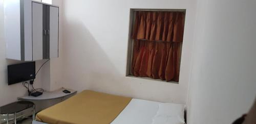 Marine Lines House | New Metro Guest House