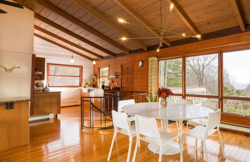 Ellenville Cabin | NEW Mid Century Expansive Hillside 4-bed nature retreat on 100+ acres