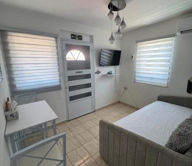 Arecibo Pueblo House | New! Mini Casa de Playa
