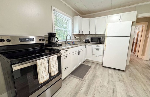 Hudson Apartment | NEW - Mins to Nashua NH and Lowell MA - Queen Size Beds - W/D - Pet Friendly
