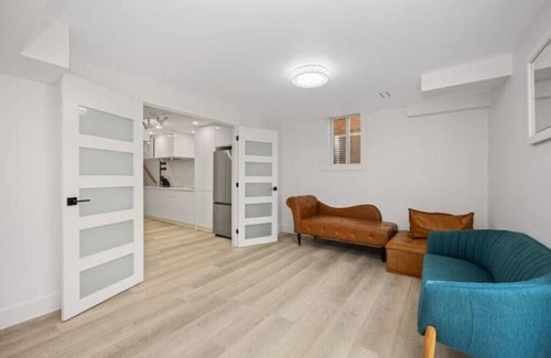 Whitby Apartment | New Modern 2BR, Back Garden: Near Plazas, River, Parks! Whitby