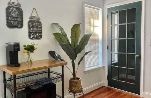West Falls Church Apartment | New, Modern, 3 bed/3 bath Aptn