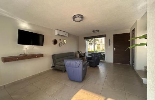 Boulevard Barra Vieja House | New Modern Acapulco Diamante House Getaway with Pool View and Beach Club