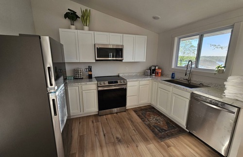Goreville House | New! Modern! Fire Pit! Paddle Boards! 5 Bedrooms! On the water! Boat Dock!