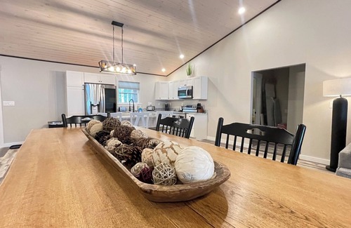 Bangor House | New Modern | Firepit | $BR/3 Baths