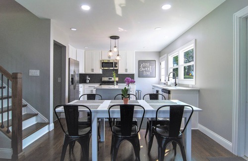 Elmhurst House | NEW MODERN HOME CLOSE TO EVERYTHING!