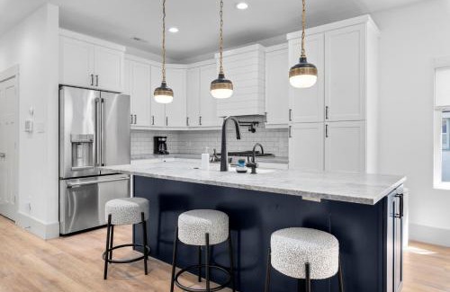 Heber House | New Mountain Retreat with Hot Tub & Putting Green