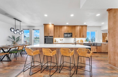 Reno House | NEW Mountain View Retreat With Hot Tub and Mini Golf