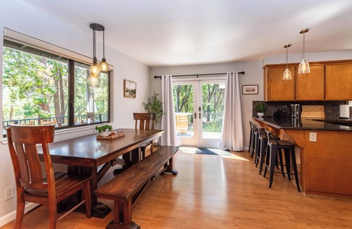 Alta Sierra House | NEW Nature Escape Massive 3BR Pool Table BBQ 5 min to Golf