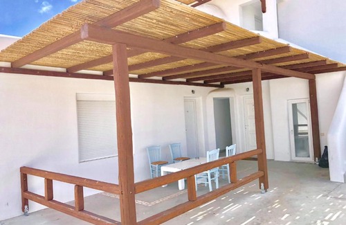 Glastros Apartment | New Paradise